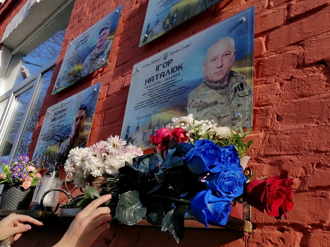 У Барському ліцеї №3 відкрили меморіальну дошку Герою Ігорю Наталюку