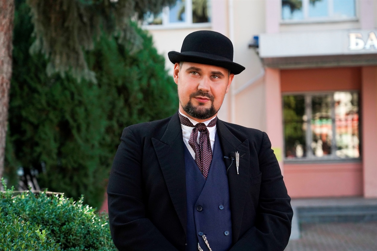 Гід, який став легендою: атмосферні екскурсії Романа Григор'єва, що дивують барчан та гостей міста