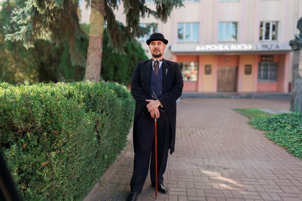 Гід, який став легендою: атмосферні екскурсії Романа Григор'єва, що дивують барчан та гостей міста