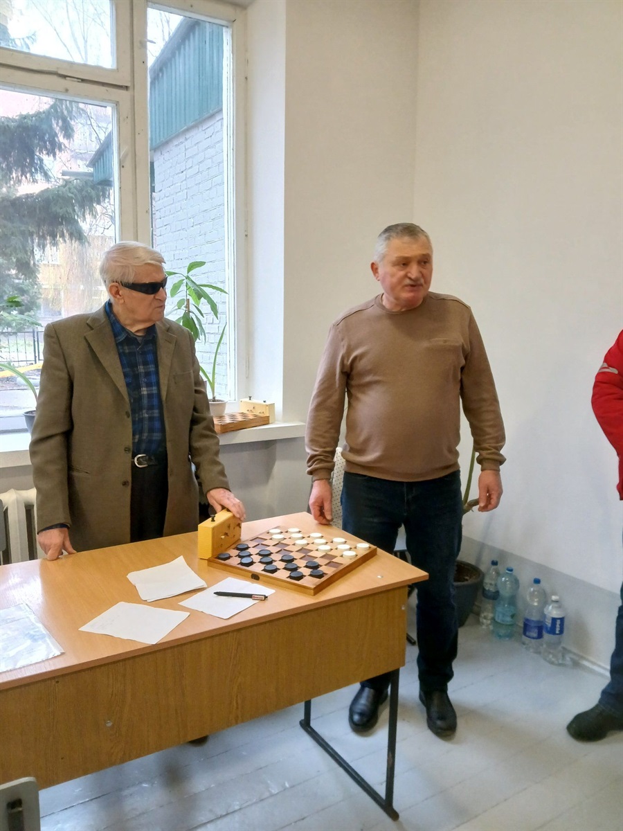 Спортивна підбірка: успіхи барських спортсменів у жимі лежачи, шашках та футзалі