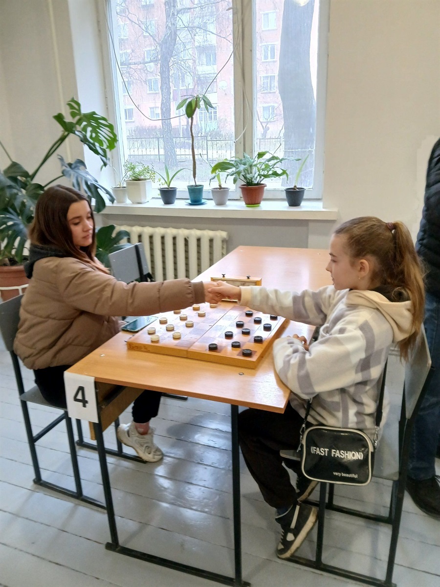 Спортивна підбірка: успіхи барських спортсменів у жимі лежачи, шашках та футзалі