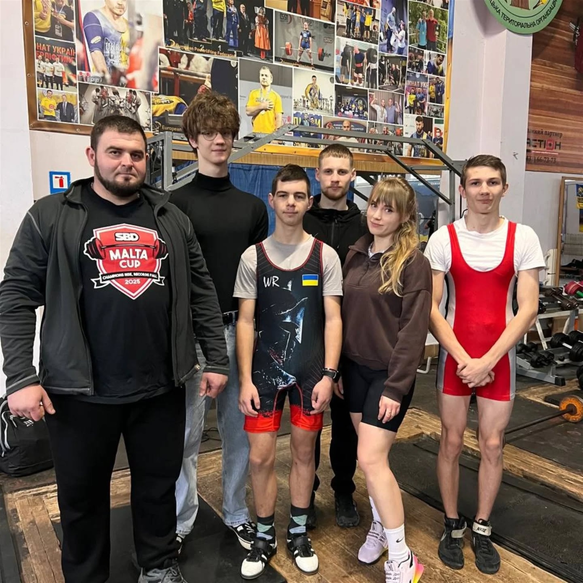 Спортивна підбірка: успіхи барських спортсменів у жимі лежачи, шашках та футзалі