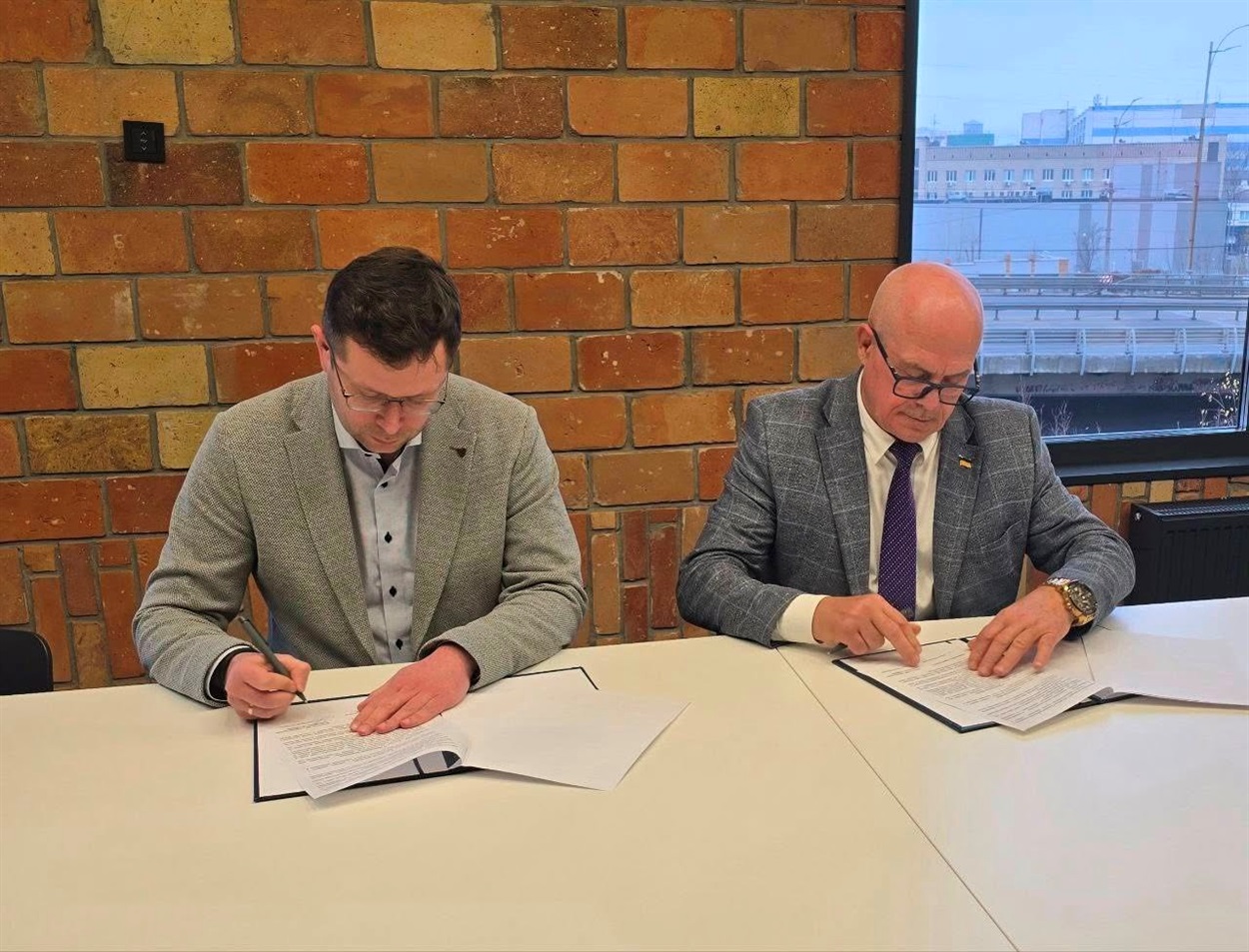 Коледж транспорту та будівництва підписав договір про співпрацю з корпорацією «ROSHEN»