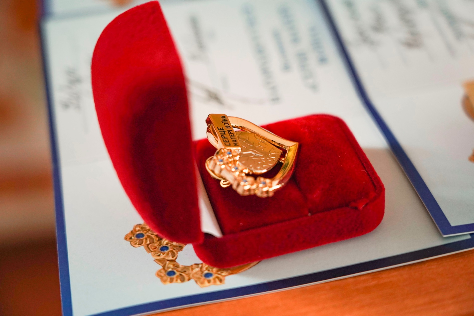 У Барі вручили памʼятні відзнаки «Серце матері Воїна» матерям полеглих Героїв