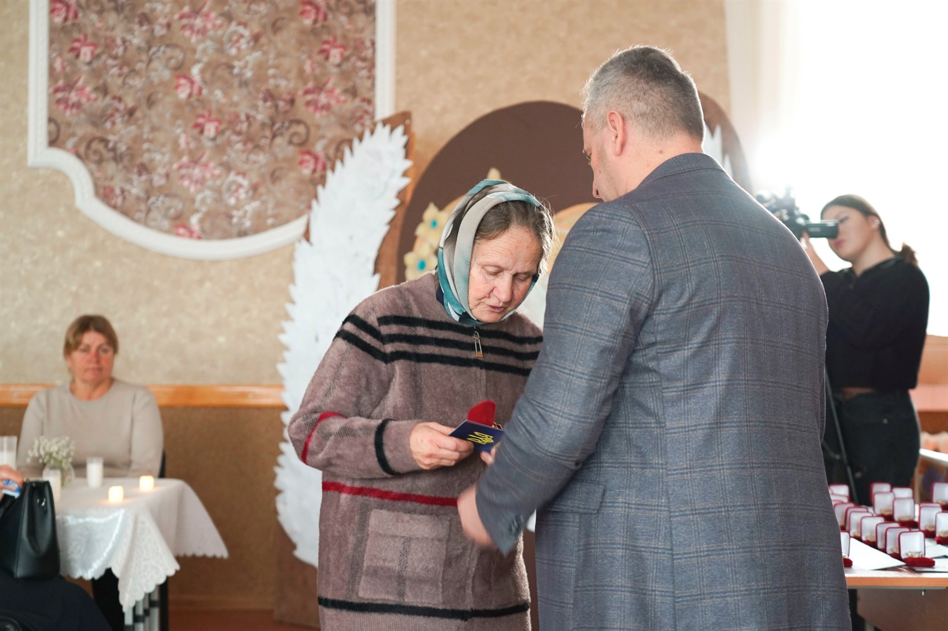 У Барі вручили памʼятні відзнаки «Серце матері Воїна» матерям полеглих Героїв