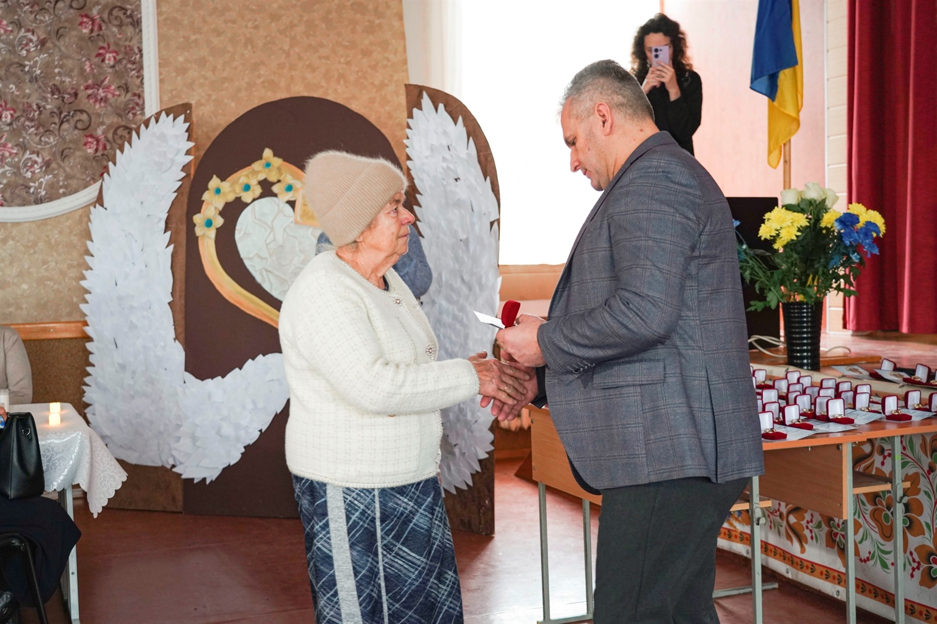 У Барі вручили памʼятні відзнаки «Серце матері Воїна» матерям полеглих Героїв