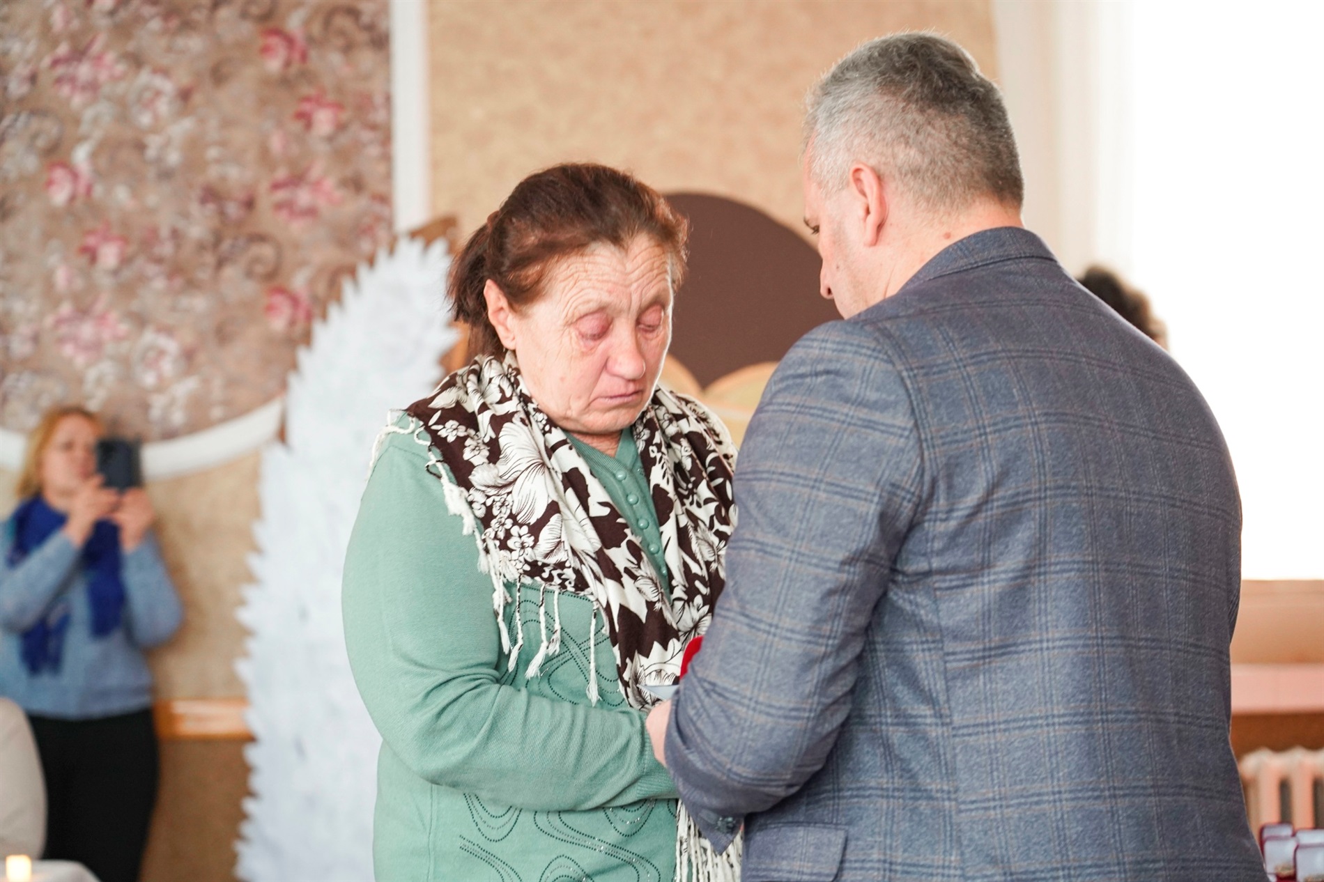 У Барі вручили памʼятні відзнаки «Серце матері Воїна» матерям полеглих Героїв