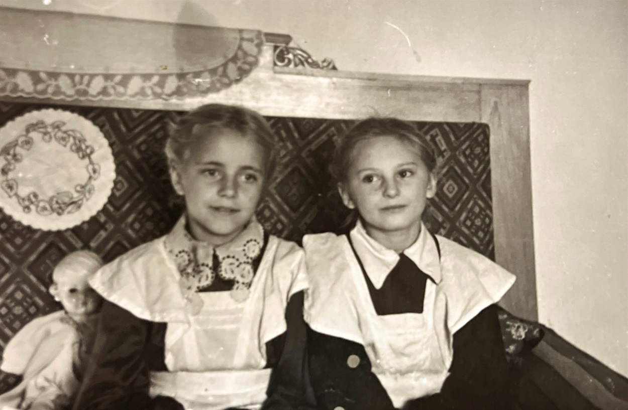 Тамара Шаворська (справа)   