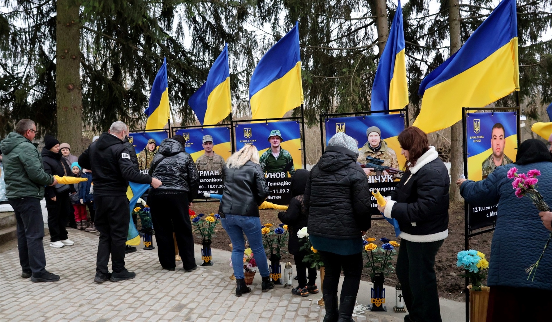 У селі Митки Барської громади відкрили Алею Слави на честь полеглих захисників України