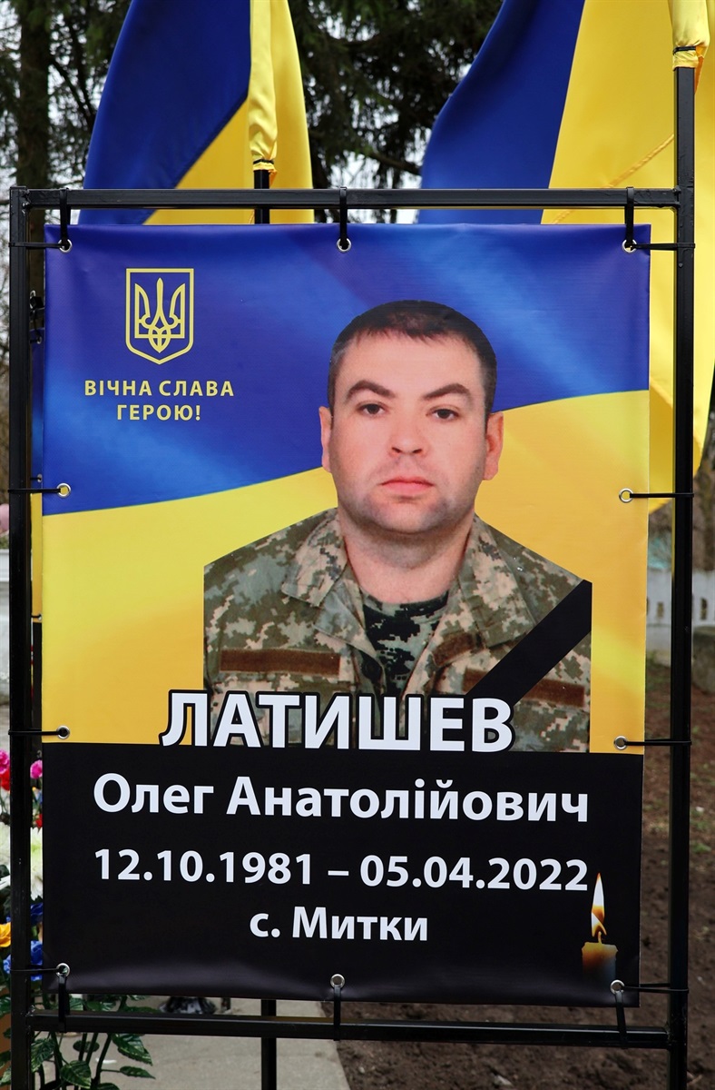 У селі Митки Барської громади відкрили Алею Слави на честь полеглих захисників України