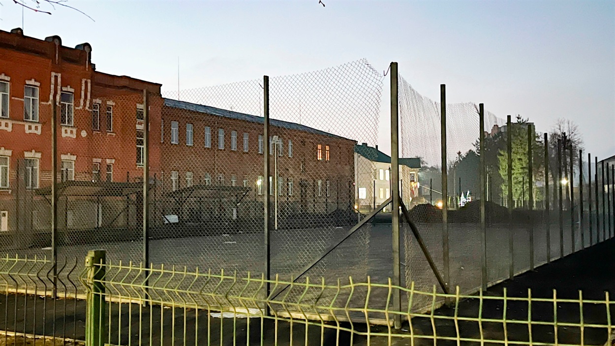 У Барі розпочали ремонт тротуару біля міської лікарні: що передбачає проєкт і скільки він коштує