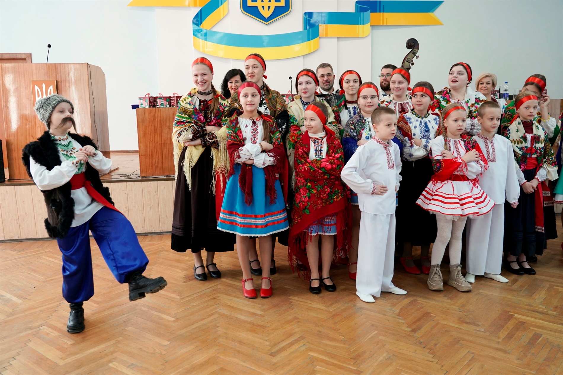 Фольклорний колектив «Джерельце» виступив з різдвяною композицією: фото та відео