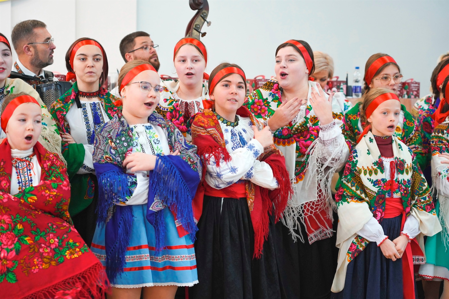 Фольклорний колектив «Джерельце» виступив з різдвяною композицією: фото та відео