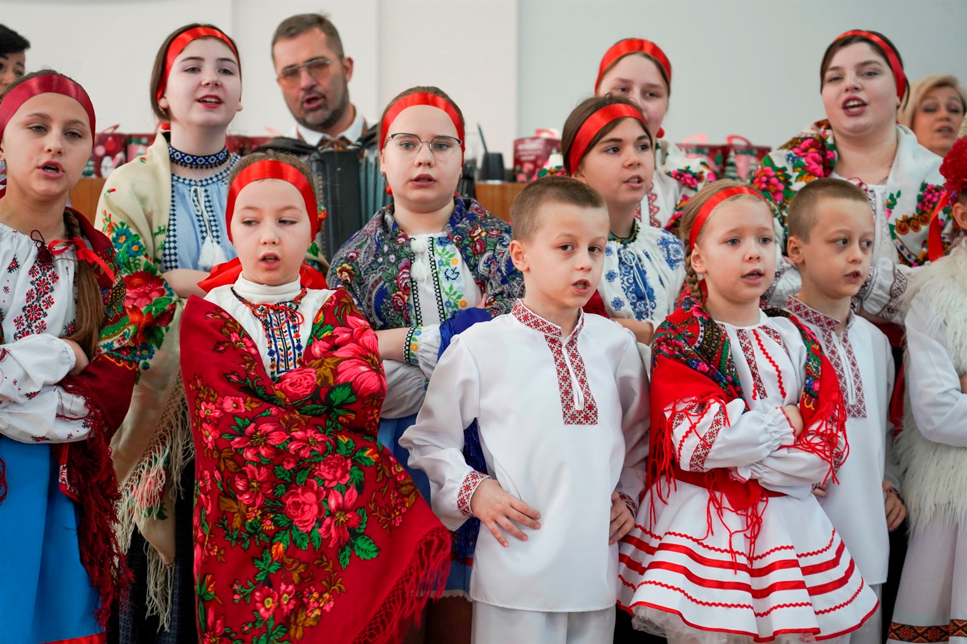 Фольклорний колектив «Джерельце» виступив з різдвяною композицією: фото та відео