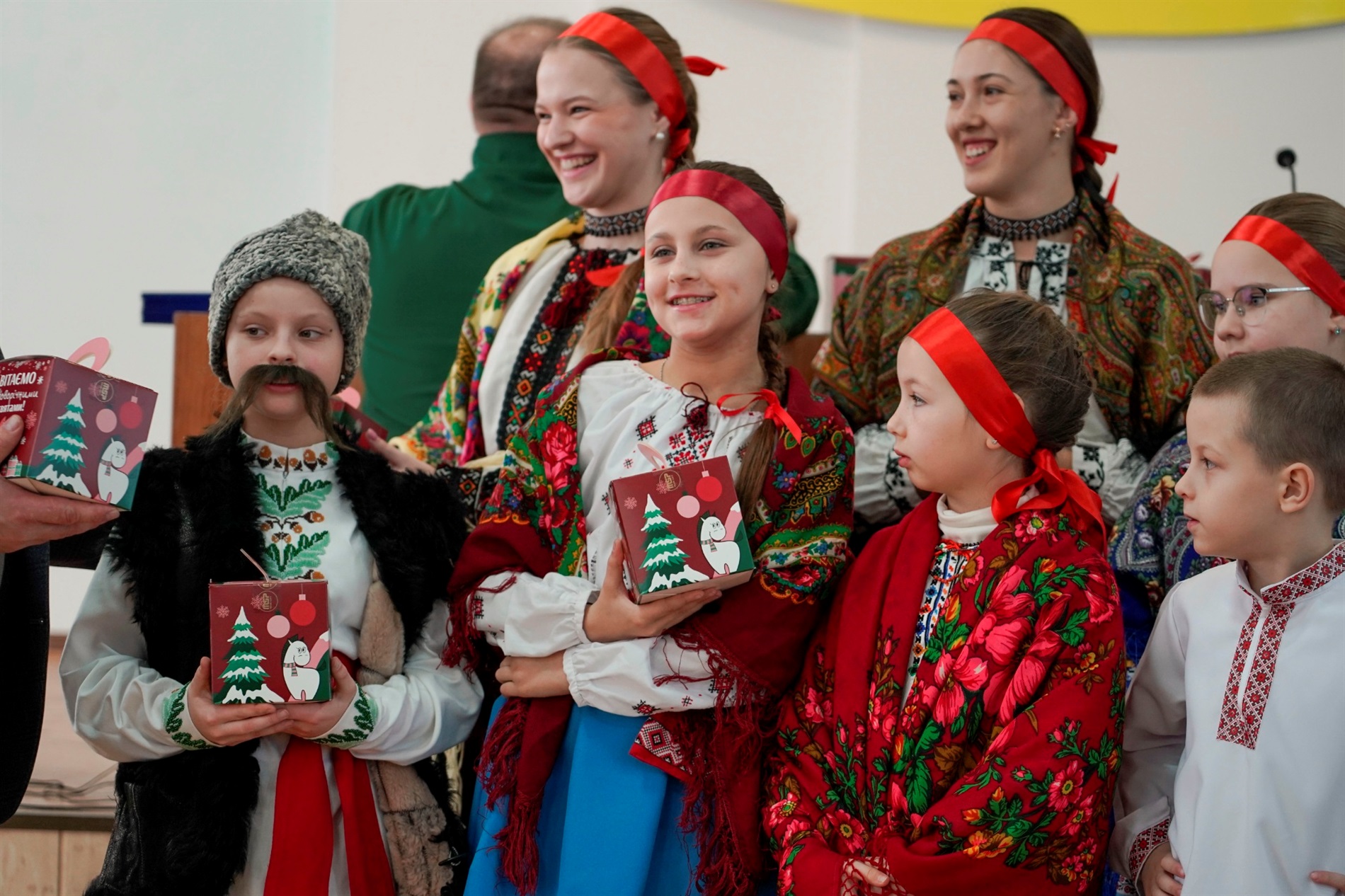 Фольклорний колектив «Джерельце» виступив з різдвяною композицією: фото та відео