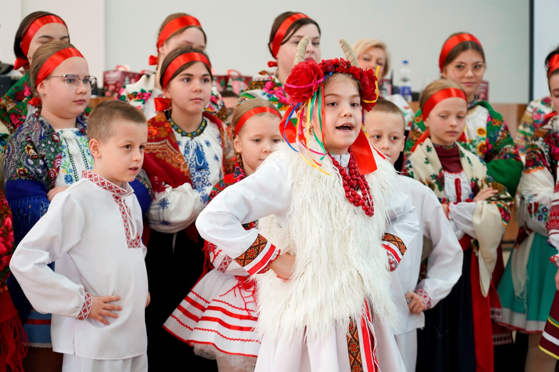 Фольклорний колектив «Джерельце» виступив з різдвяною композицією: фото та відео
