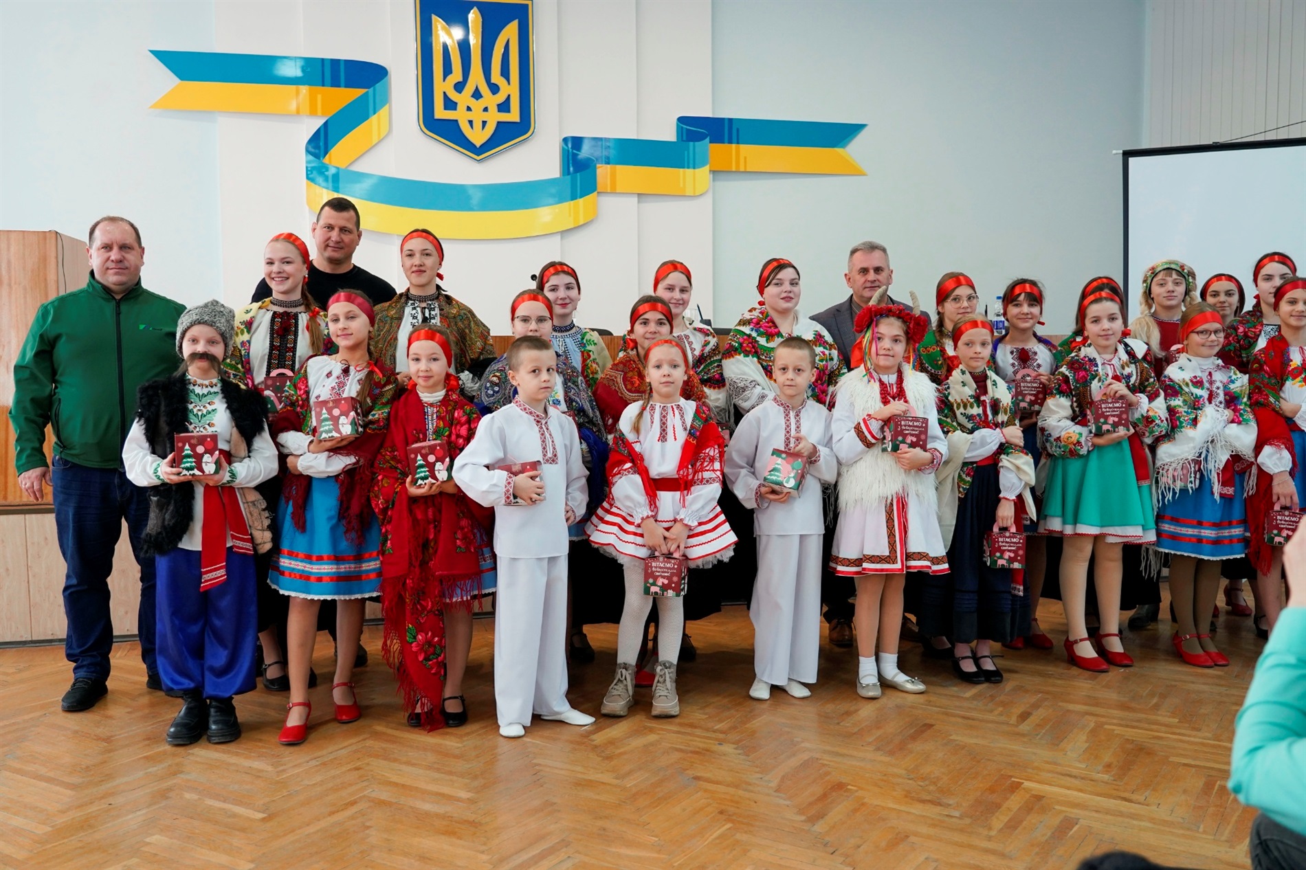 Фольклорний колектив «Джерельце» виступив з різдвяною композицією: фото та відео