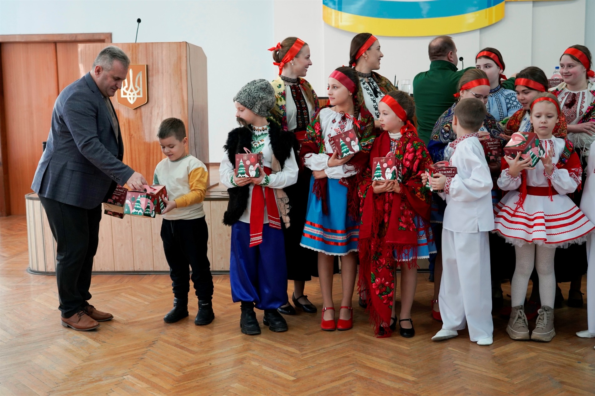 Фольклорний колектив «Джерельце» виступив з різдвяною композицією: фото та відео