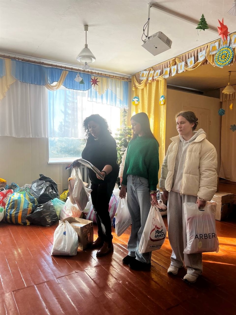 Учні Барського ліцею №2 відвідали дітей у Котюжанівській школі-інтернаті