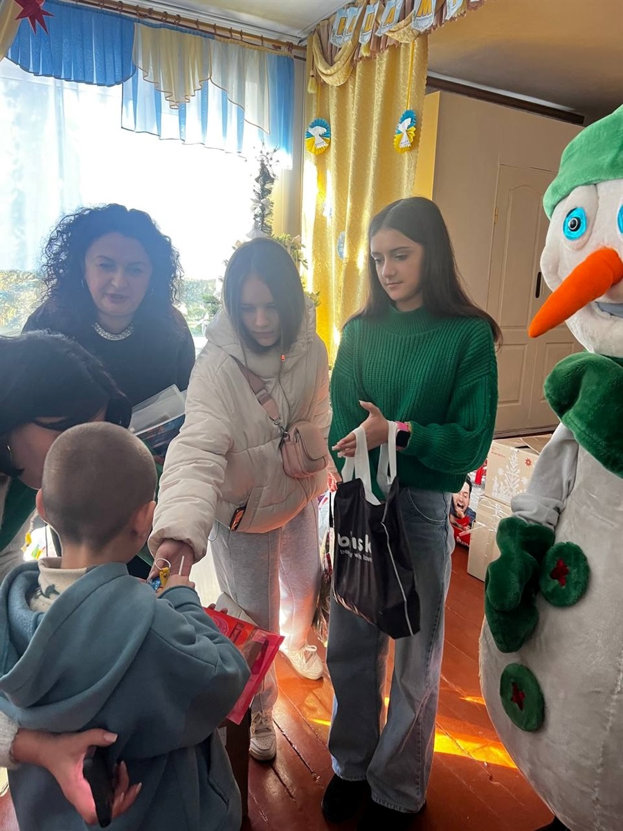 Учні Барського ліцею №2 відвідали дітей у Котюжанівській школі-інтернаті