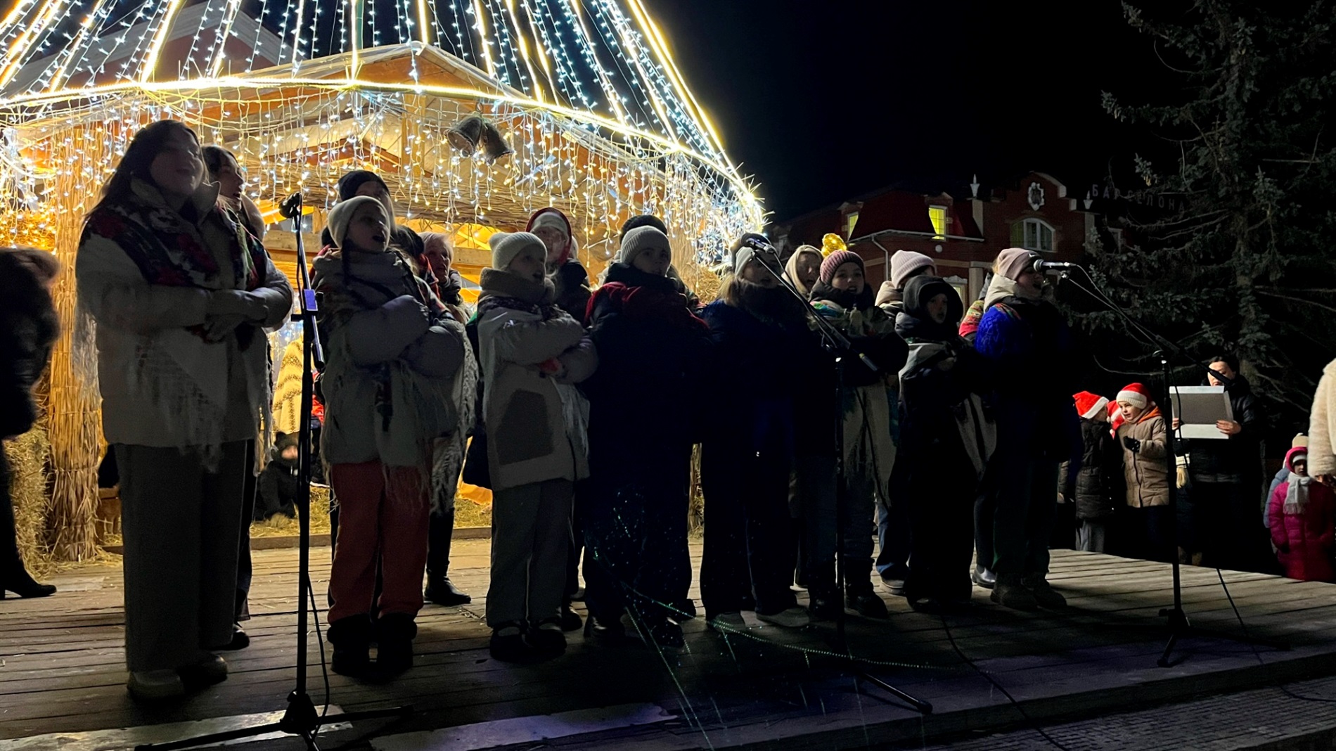 У Барі біля різдвяного вертепу відбулася спільна молитва за мир і святкова коляда