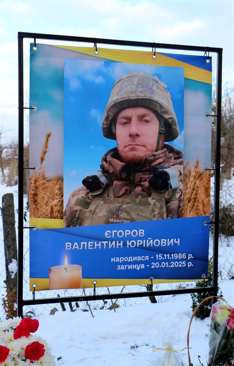 У Комарівцях оновили Алею Слави: додали імена полеглих Героїв