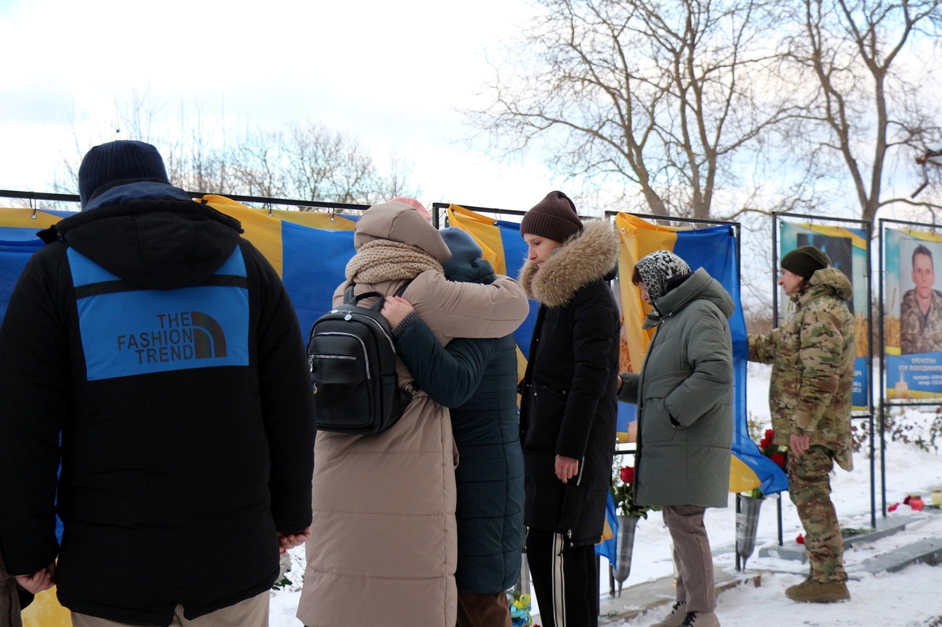 У Комарівцях оновили Алею Слави: додали імена полеглих Героїв