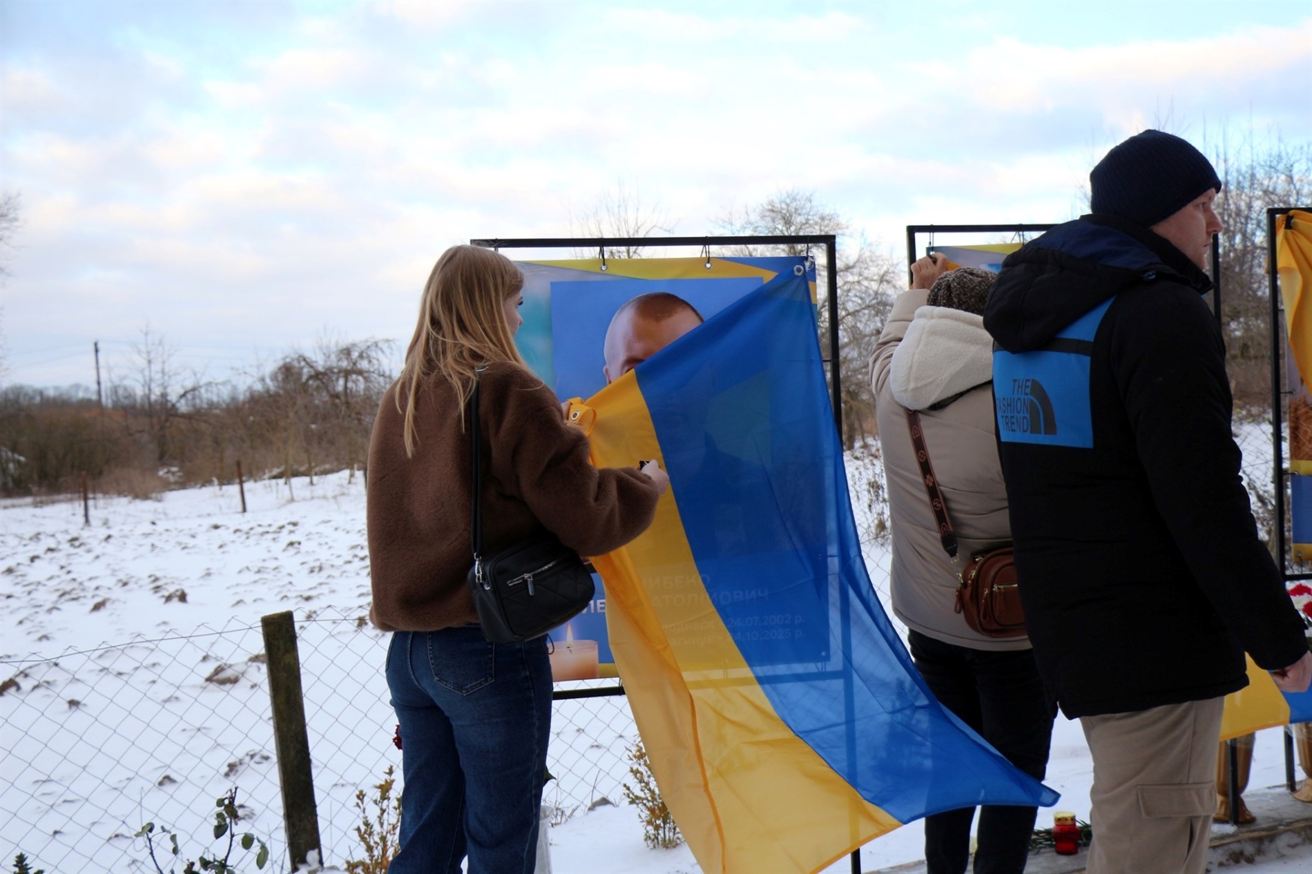 У Комарівцях оновили Алею Слави: додали імена полеглих Героїв