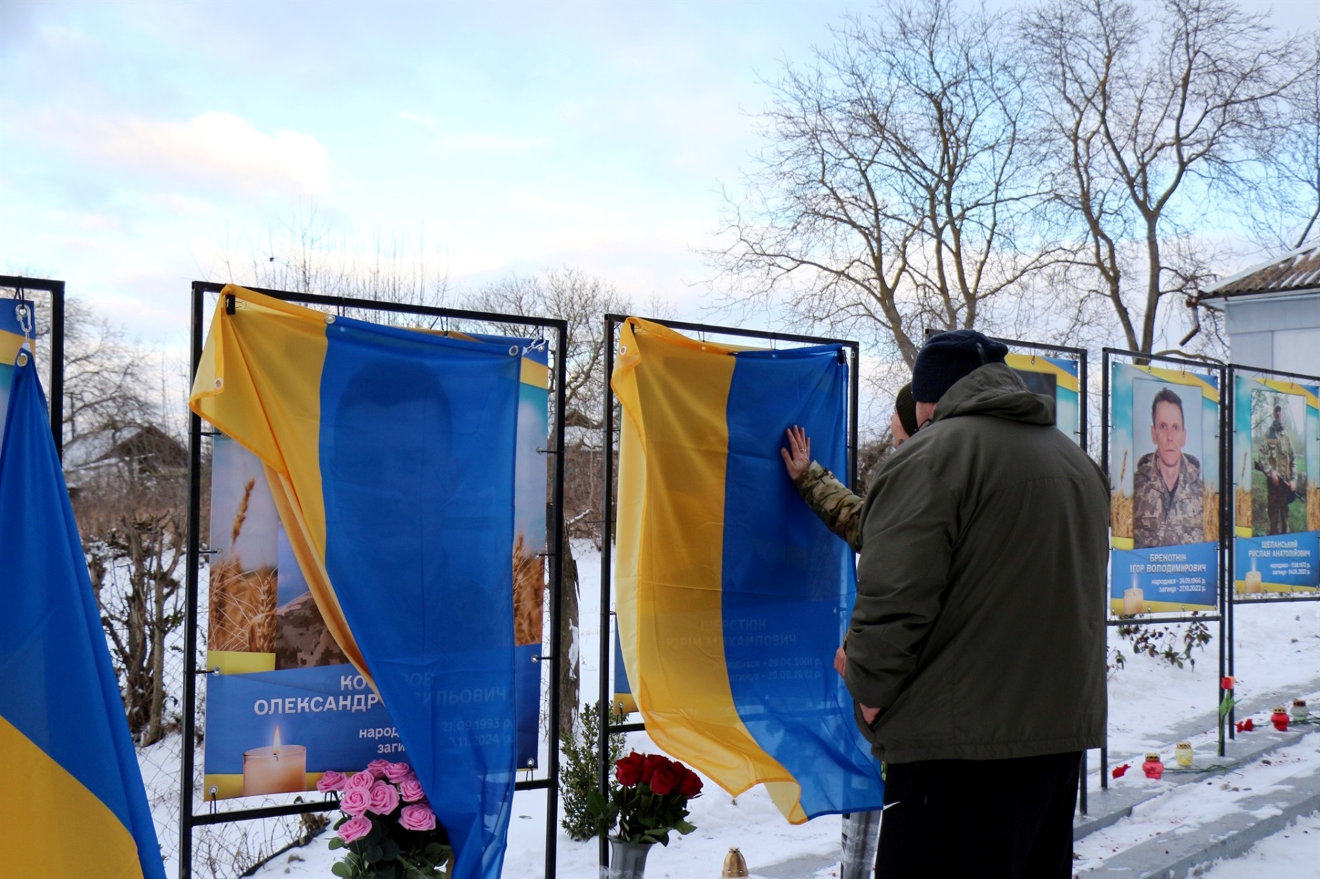 У Комарівцях оновили Алею Слави: додали імена полеглих Героїв