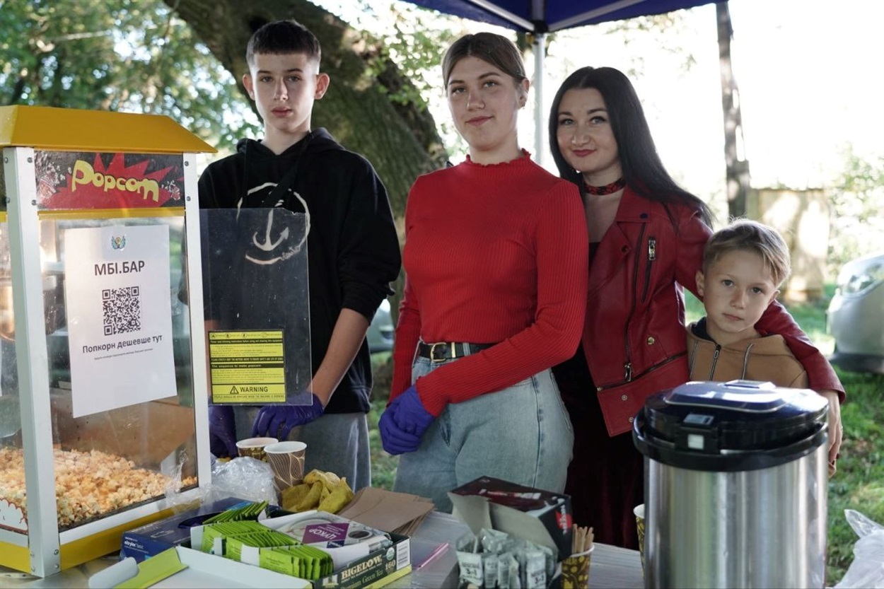 «Сидіти на місці — не про нас»: як молодь у Барі вчиться змінювати громаду