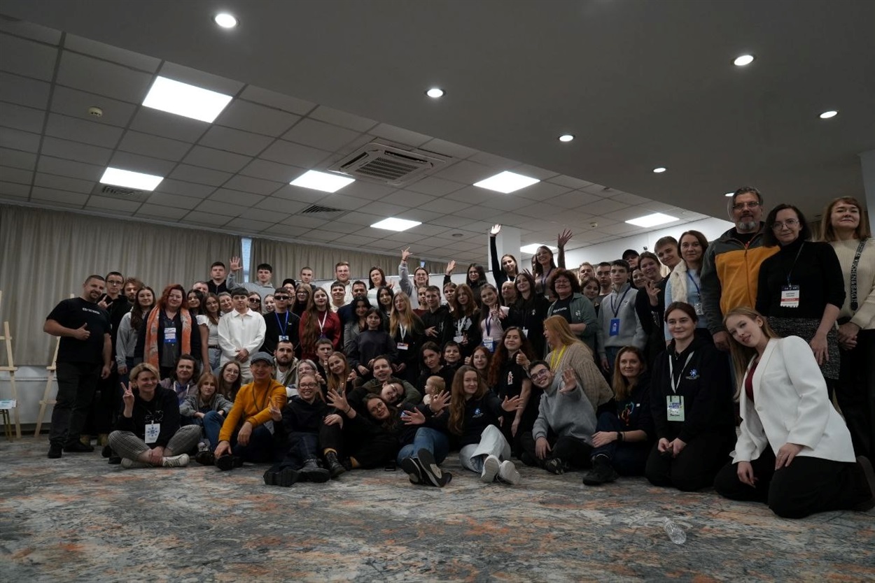 «Сидіти на місці — не про нас»: як молодь у Барі вчиться змінювати громаду