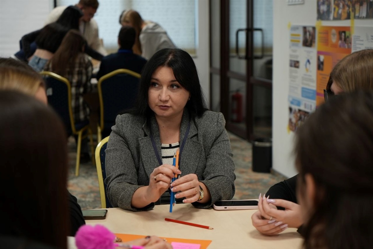 «Сидіти на місці — не про нас»: як молодь у Барі вчиться змінювати громаду