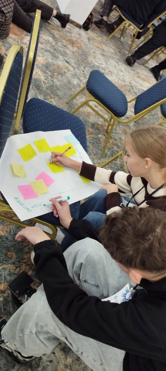 «Сидіти на місці — не про нас»: як молодь у Барі вчиться змінювати громаду