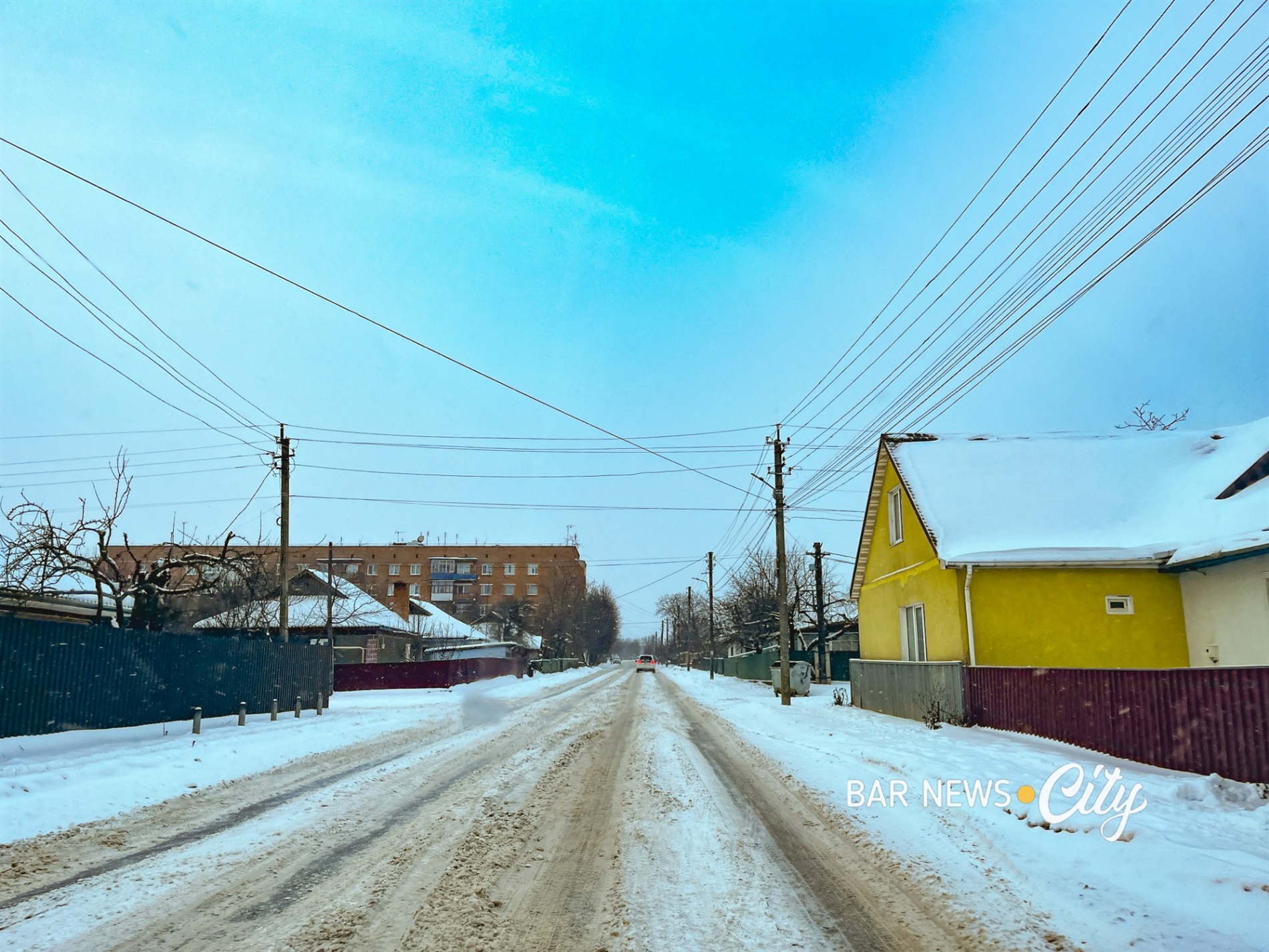 Засніжені та слизькі: яка ситуація на дорогах Бару в січні 2026 року