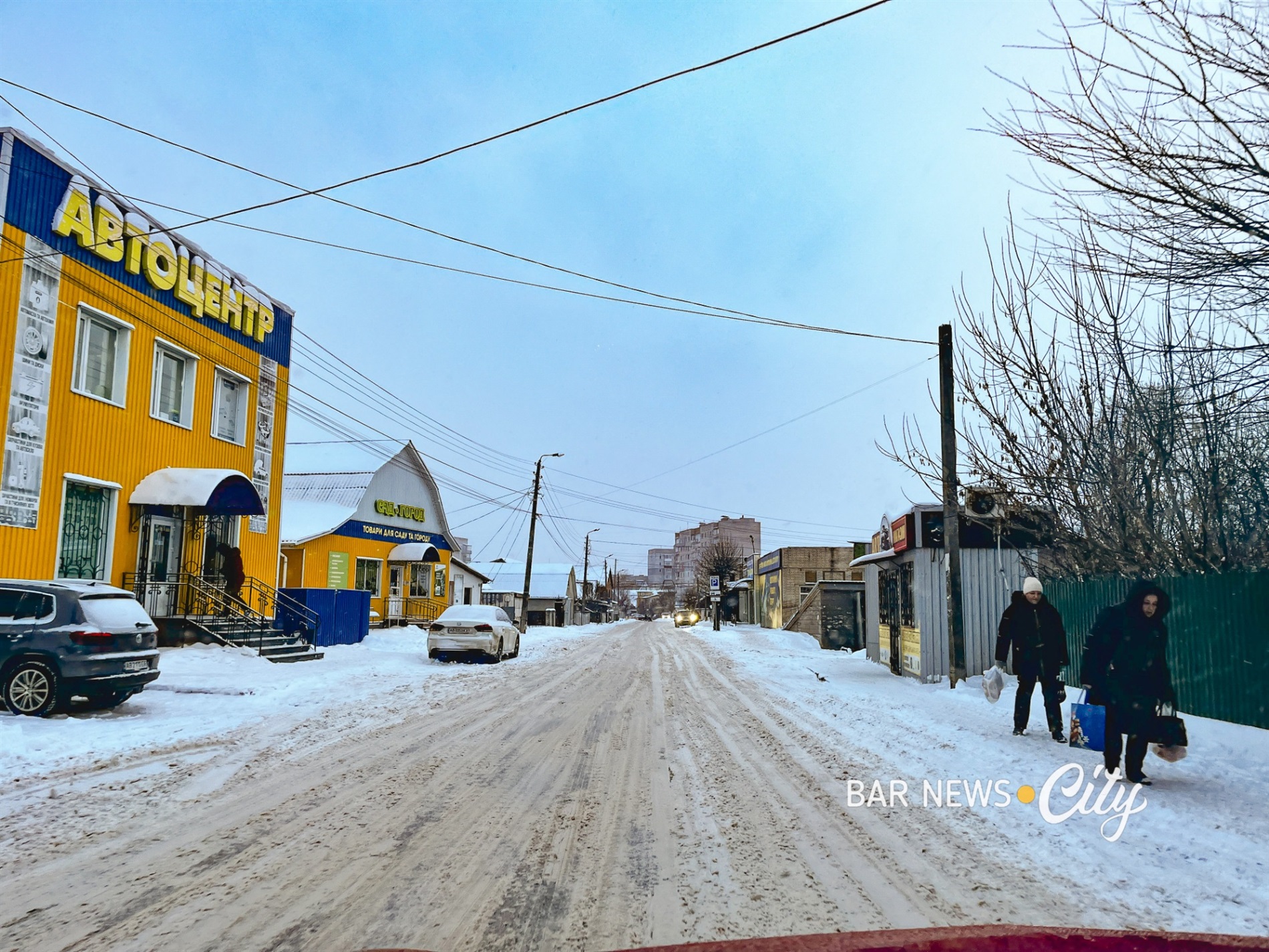 Засніжені та слизькі: яка ситуація на дорогах Бару в січні 2026 року