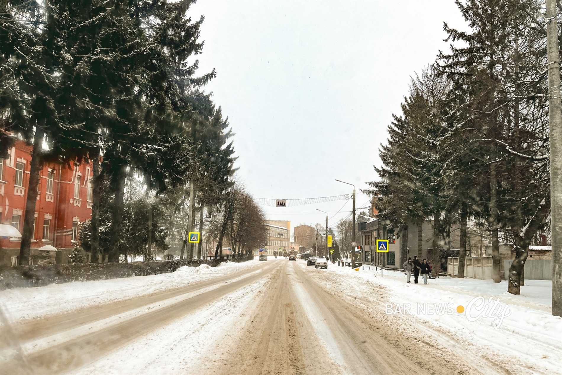 Засніжені та слизькі: яка ситуація на дорогах Бару в січні 2026 року
