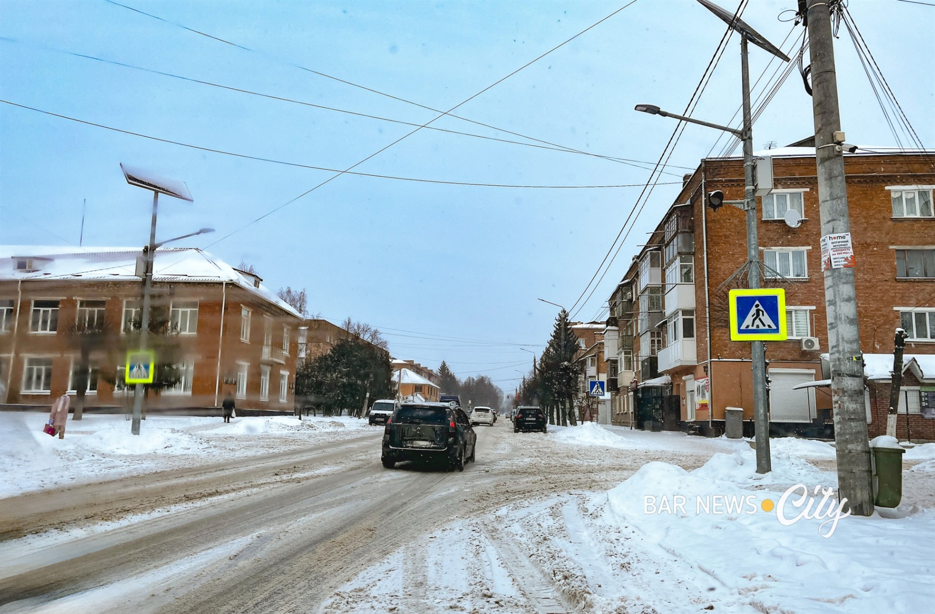 Засніжені та слизькі: яка ситуація на дорогах Бару в січні 2026 року