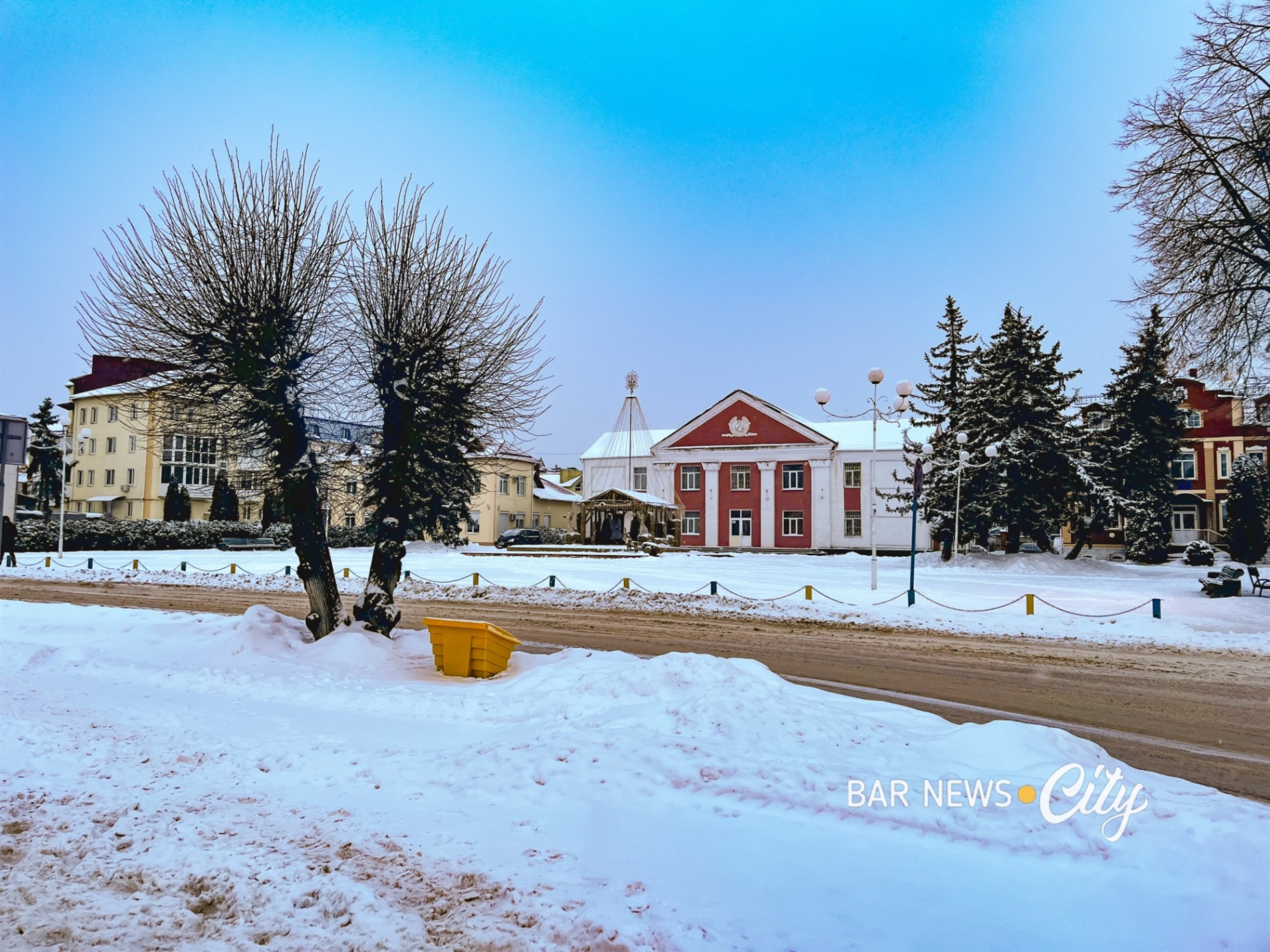 Засніжені та слизькі: яка ситуація на дорогах Бару в січні 2026 року