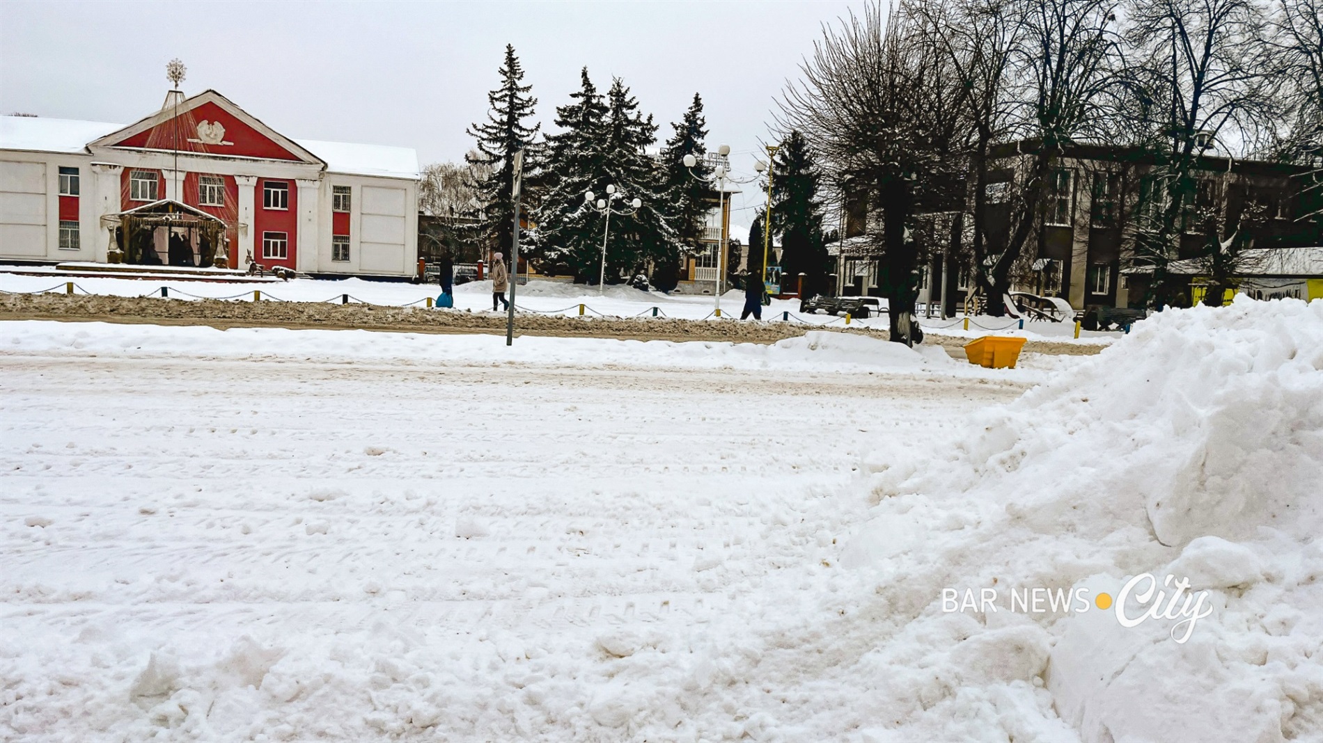 Засніжені та слизькі: яка ситуація на дорогах Бару в січні 2026 року
