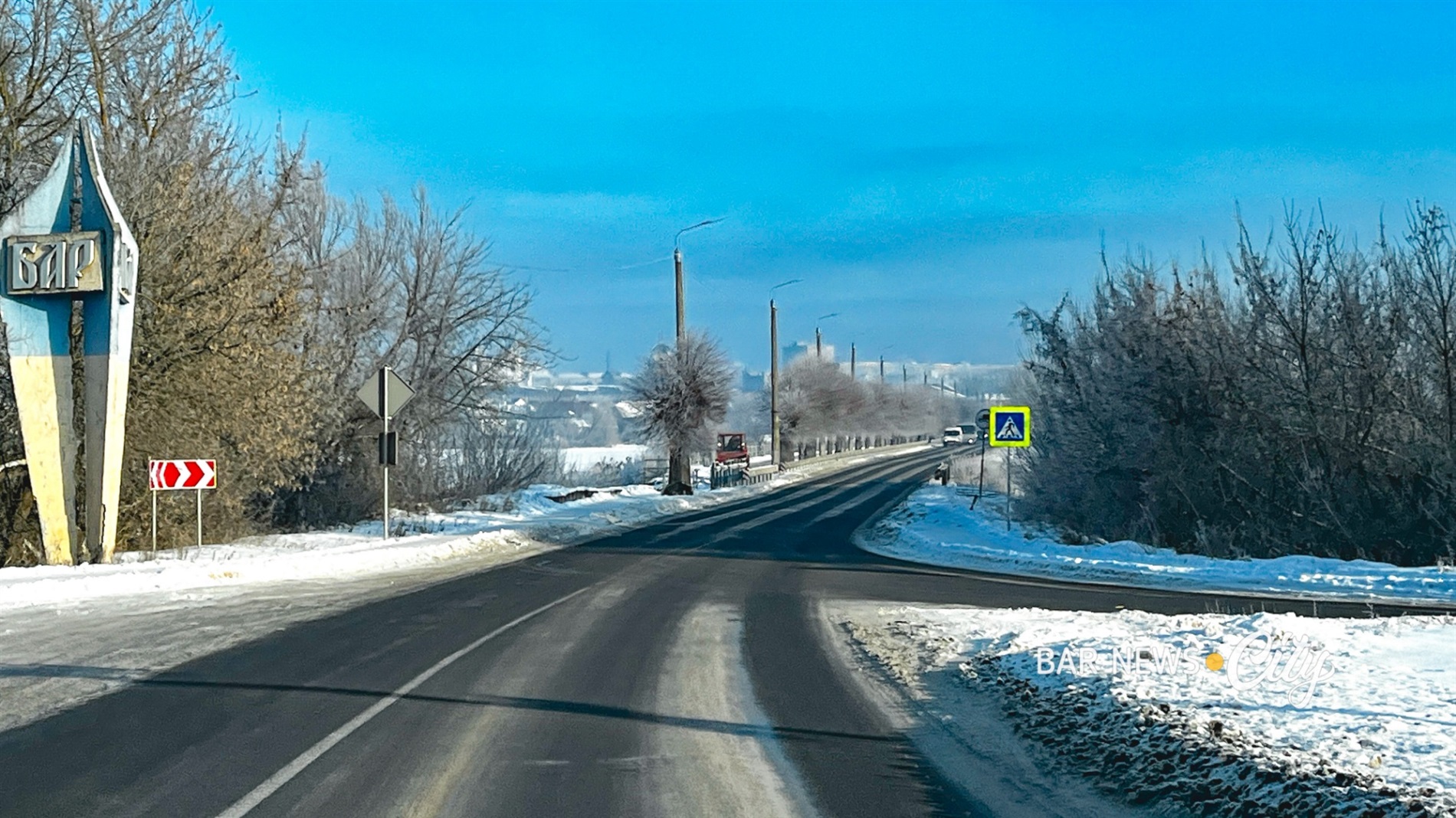 Засніжені та слизькі: яка ситуація на дорогах Бару в січні 2026 року