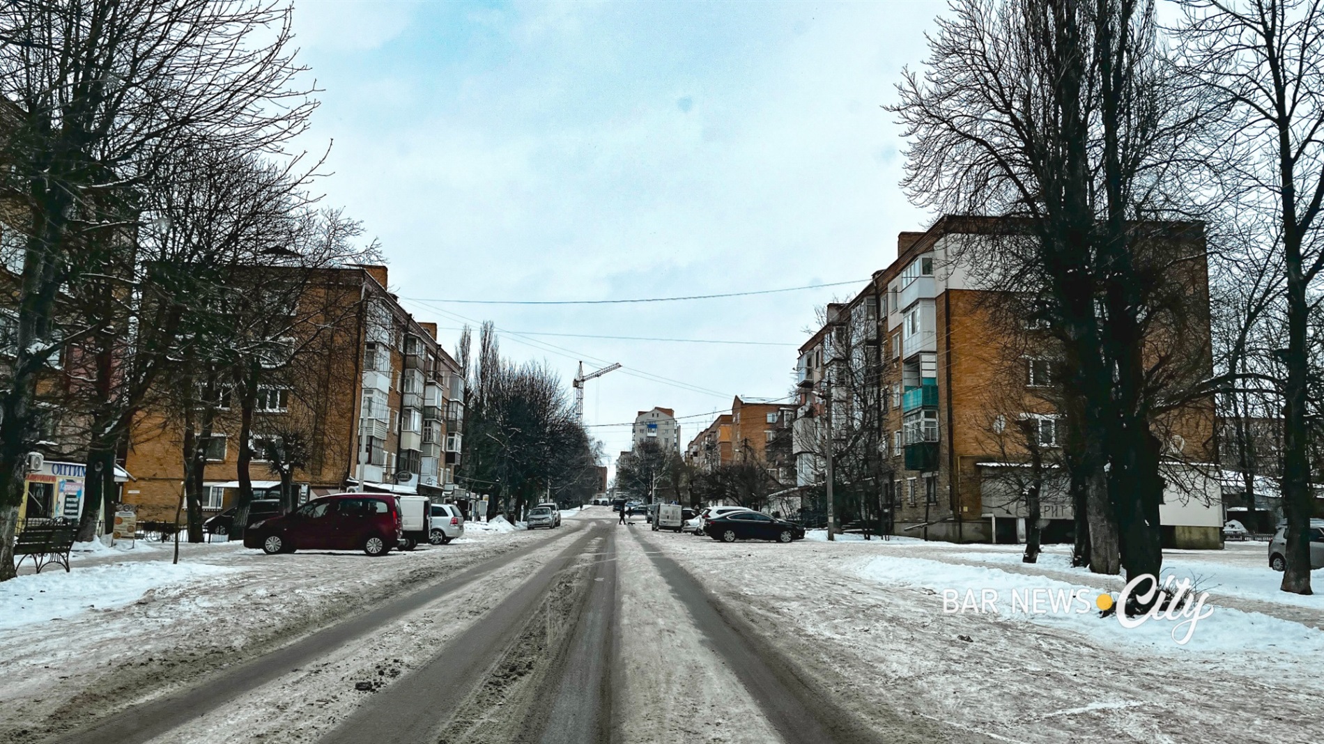 Засніжені та слизькі: яка ситуація на дорогах Бару в січні 2026 року