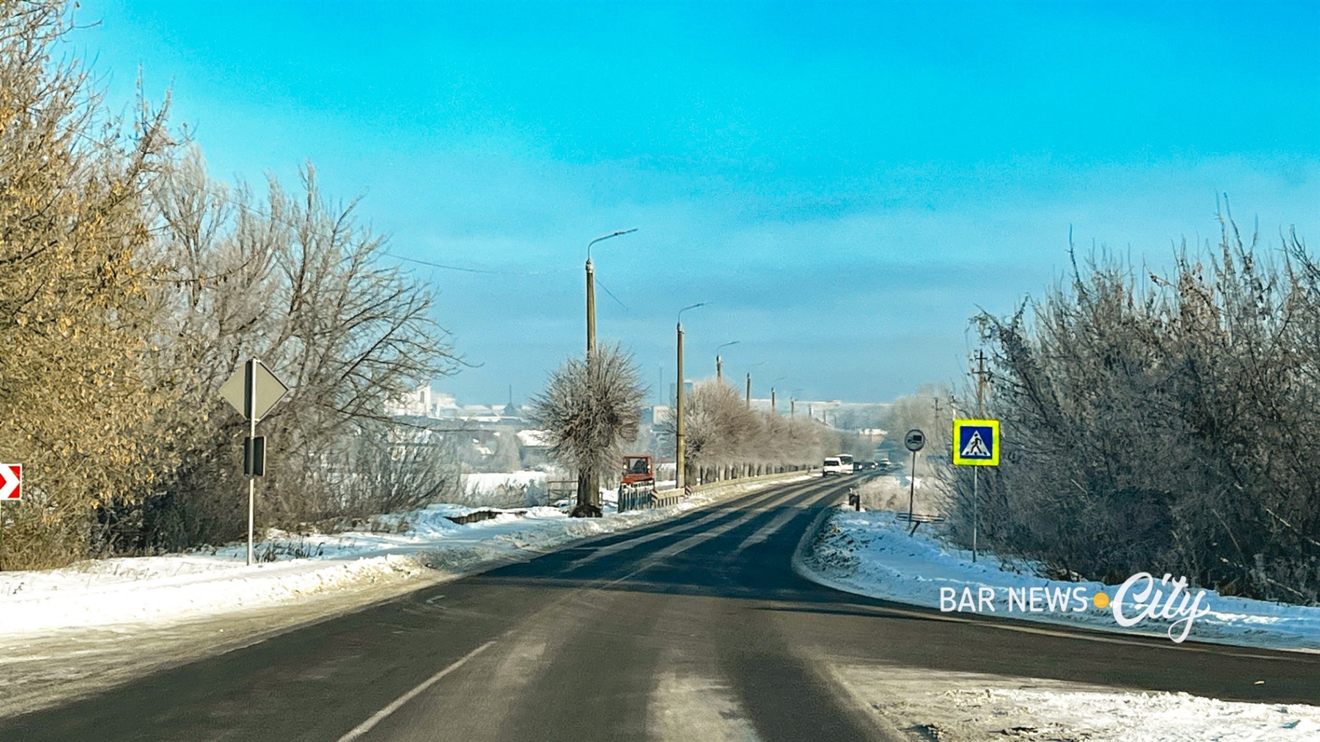Засніжені та слизькі: яка ситуація на дорогах Бару в січні 2026 року