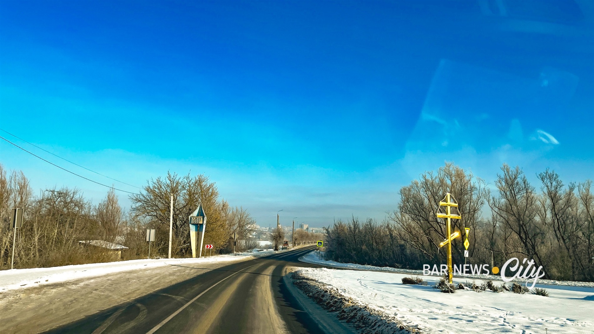 Засніжені та слизькі: яка ситуація на дорогах Бару в січні 2026 року