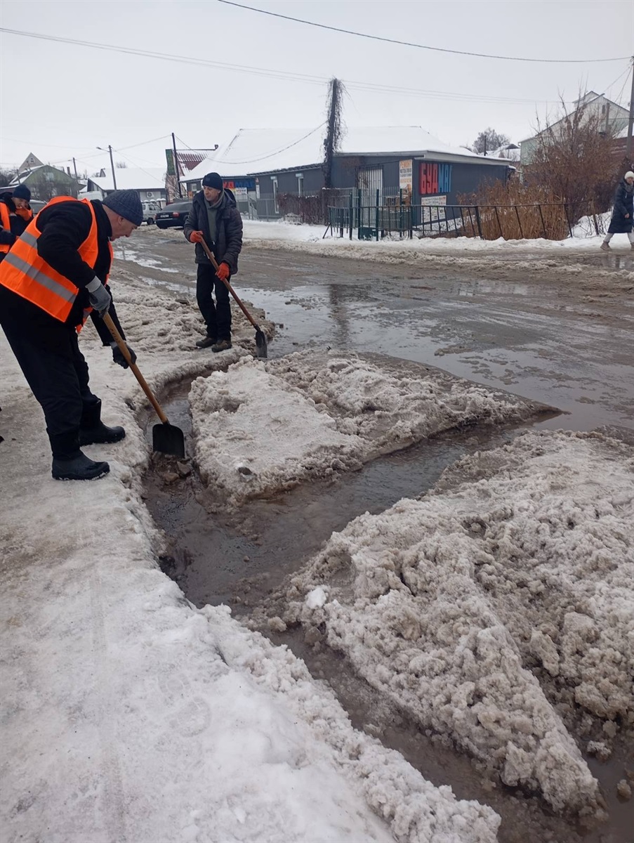 Засніжені та слизькі: яка ситуація на дорогах Бару в січні 2026 року