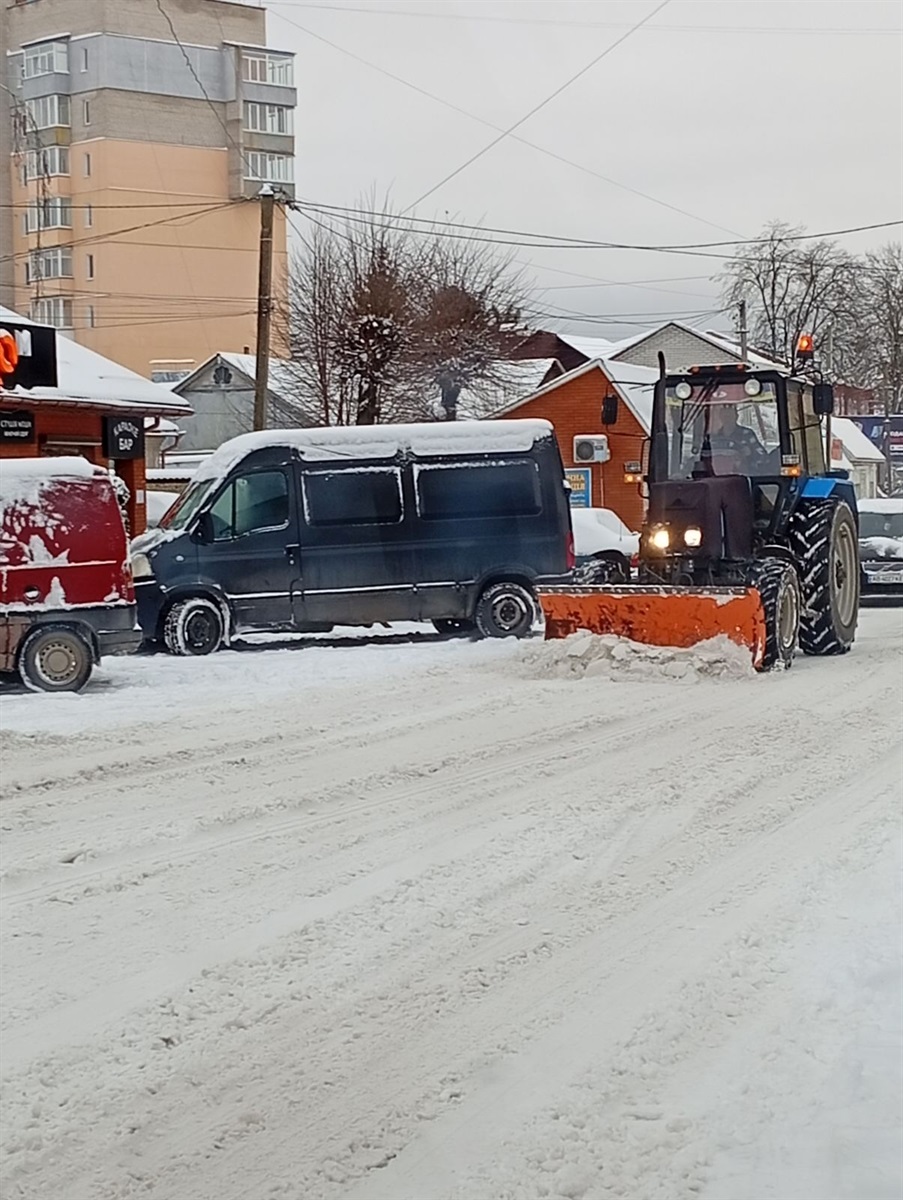 Засніжені та слизькі: яка ситуація на дорогах Бару в січні 2026 року