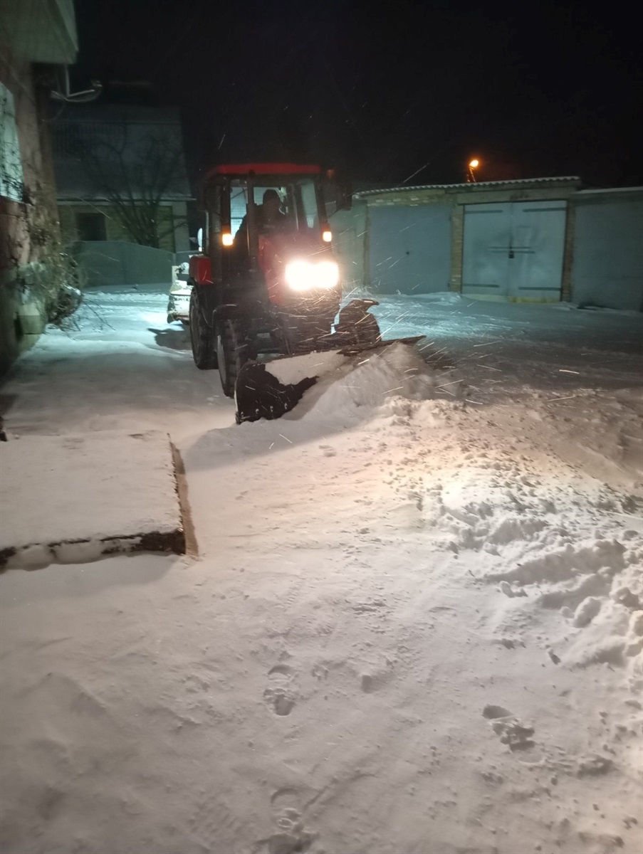 Засніжені та слизькі: яка ситуація на дорогах Бару в січні 2026 року