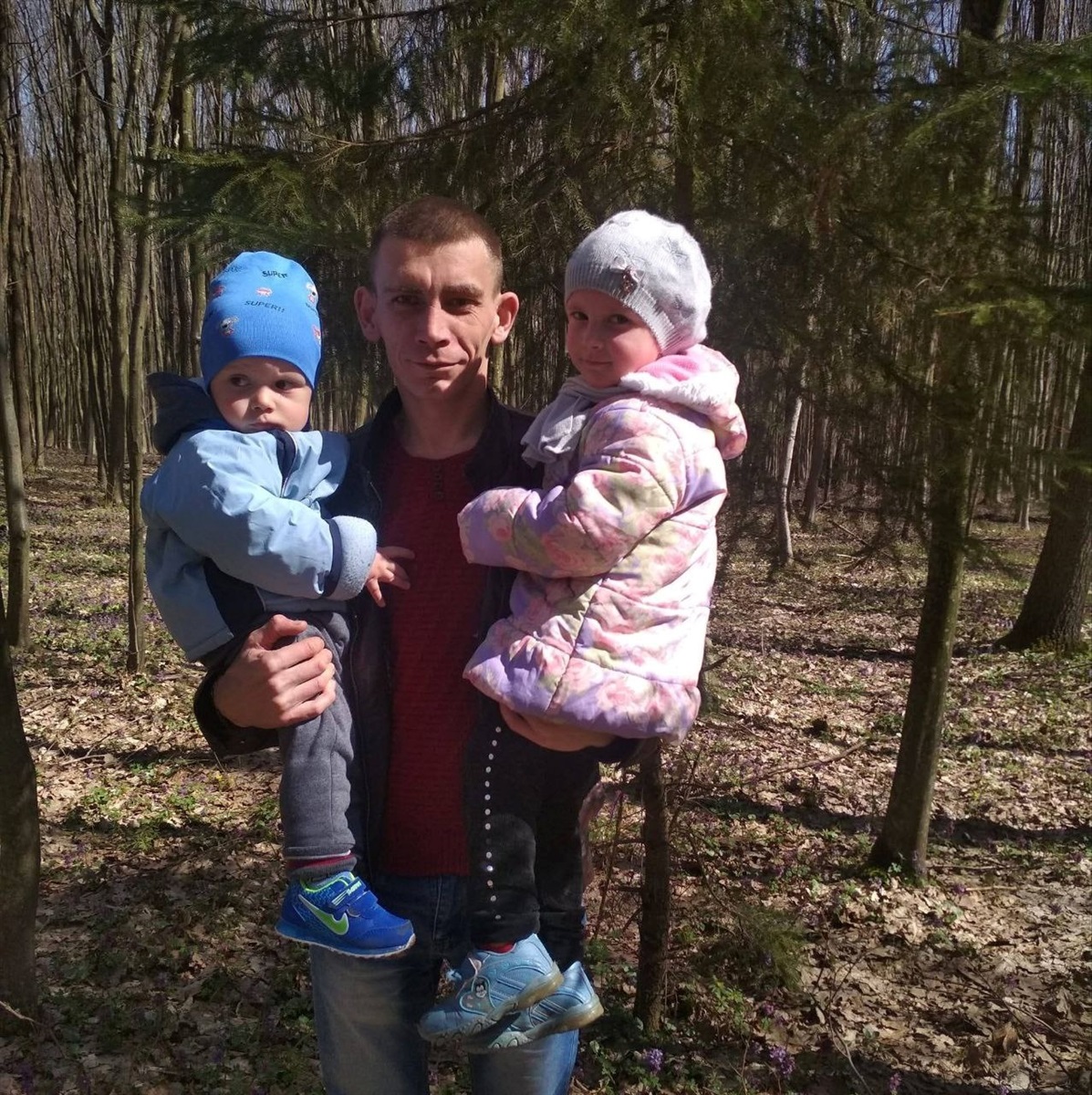 Захисник Олексій Мірчук з дітьми 