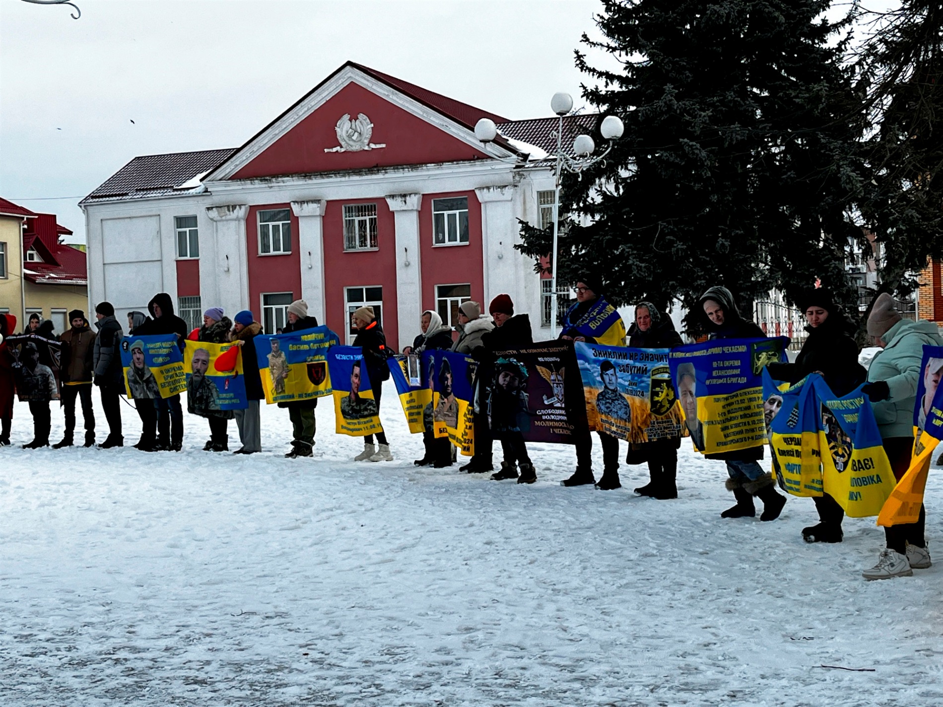 «Наші серця за ґратами»: у Барі відбулася 12-та акція на підтримку безвісти зниклих захисників