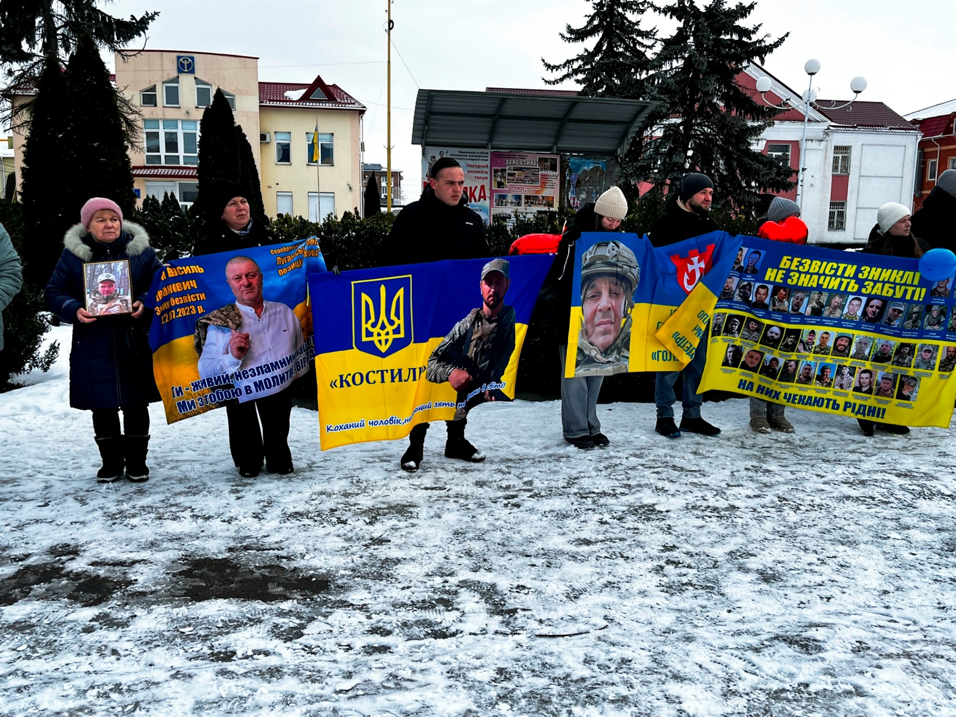 «Наші серця за ґратами»: у Барі відбулася 12-та акція на підтримку безвісти зниклих захисників