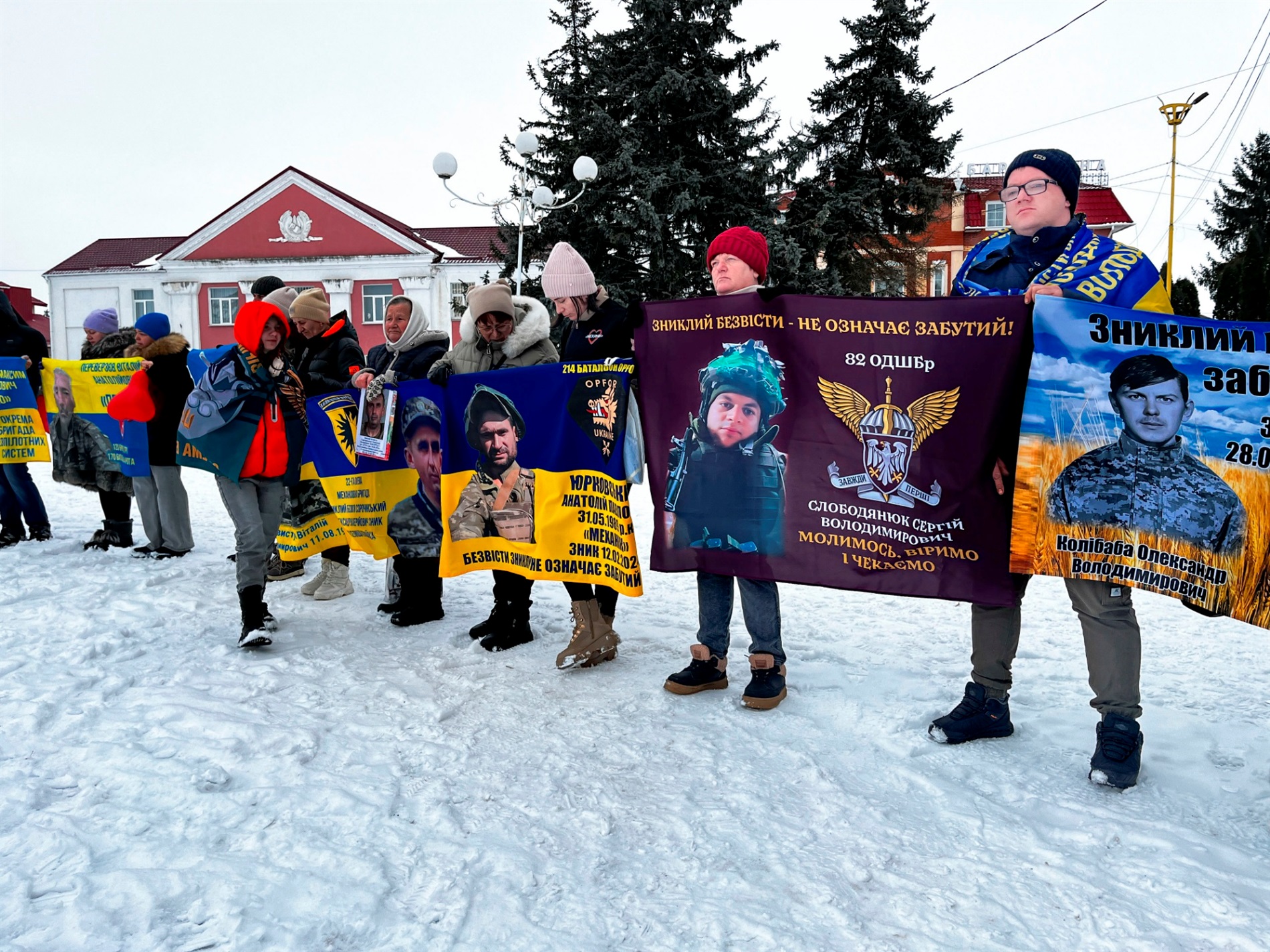 «Наші серця за ґратами»: у Барі відбулася 12-та акція на підтримку безвісти зниклих захисників